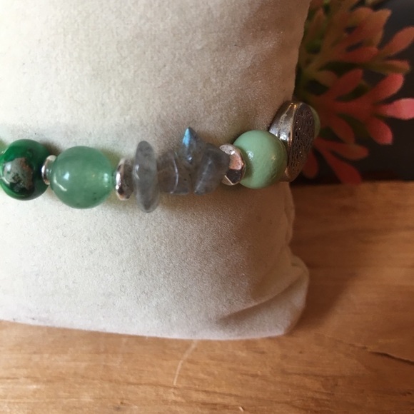Green and silver multi stone beaded bracelet - Picture 3 of 8